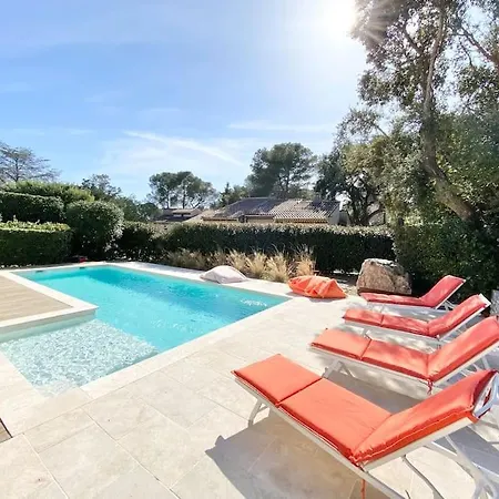Hotel Croisette Piscine 8 Pax 4*